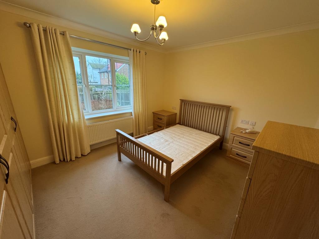 Lot: 120 - TWO-BEDROOM DETACHED BUNGALOW WITH GARAGE - Bedroom 1